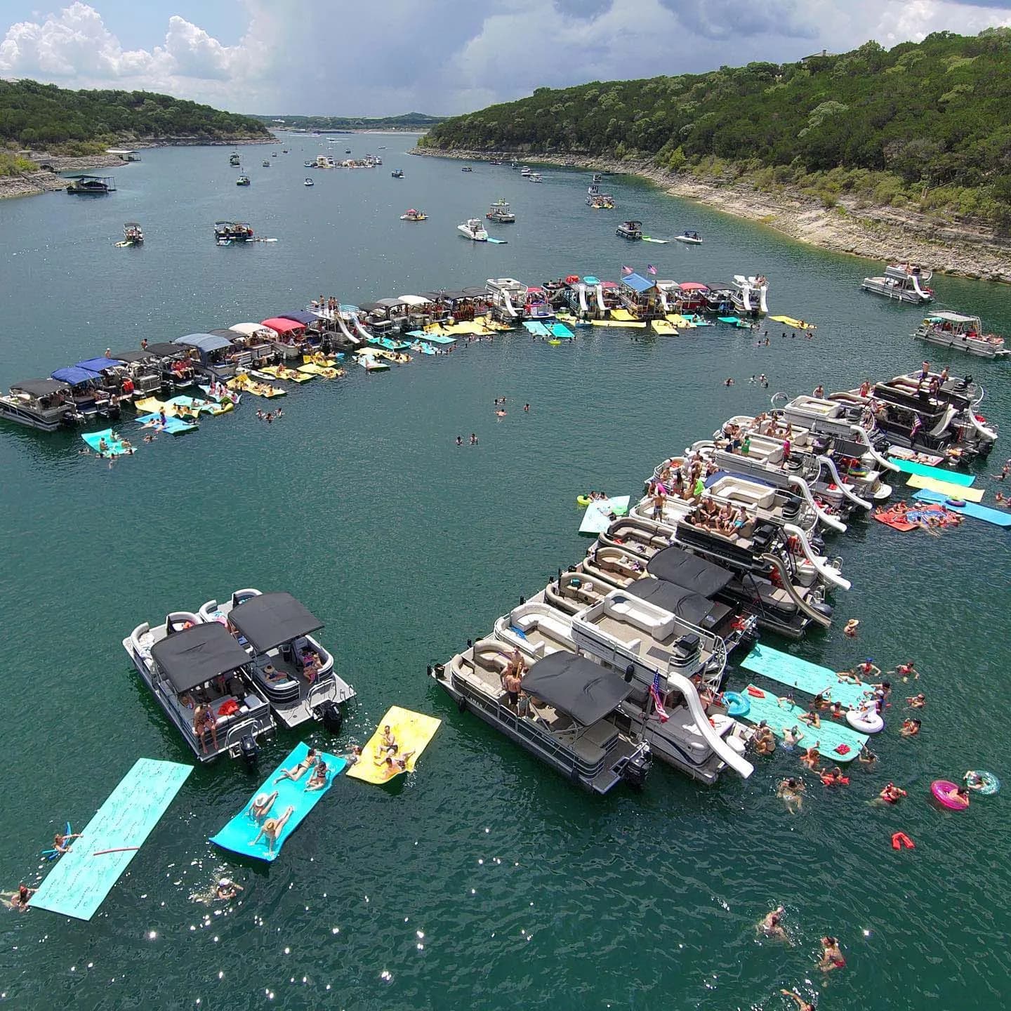 PARTY BOAT ON LAKE TRAVIS — DAYTIME bachelor party experience in Austin